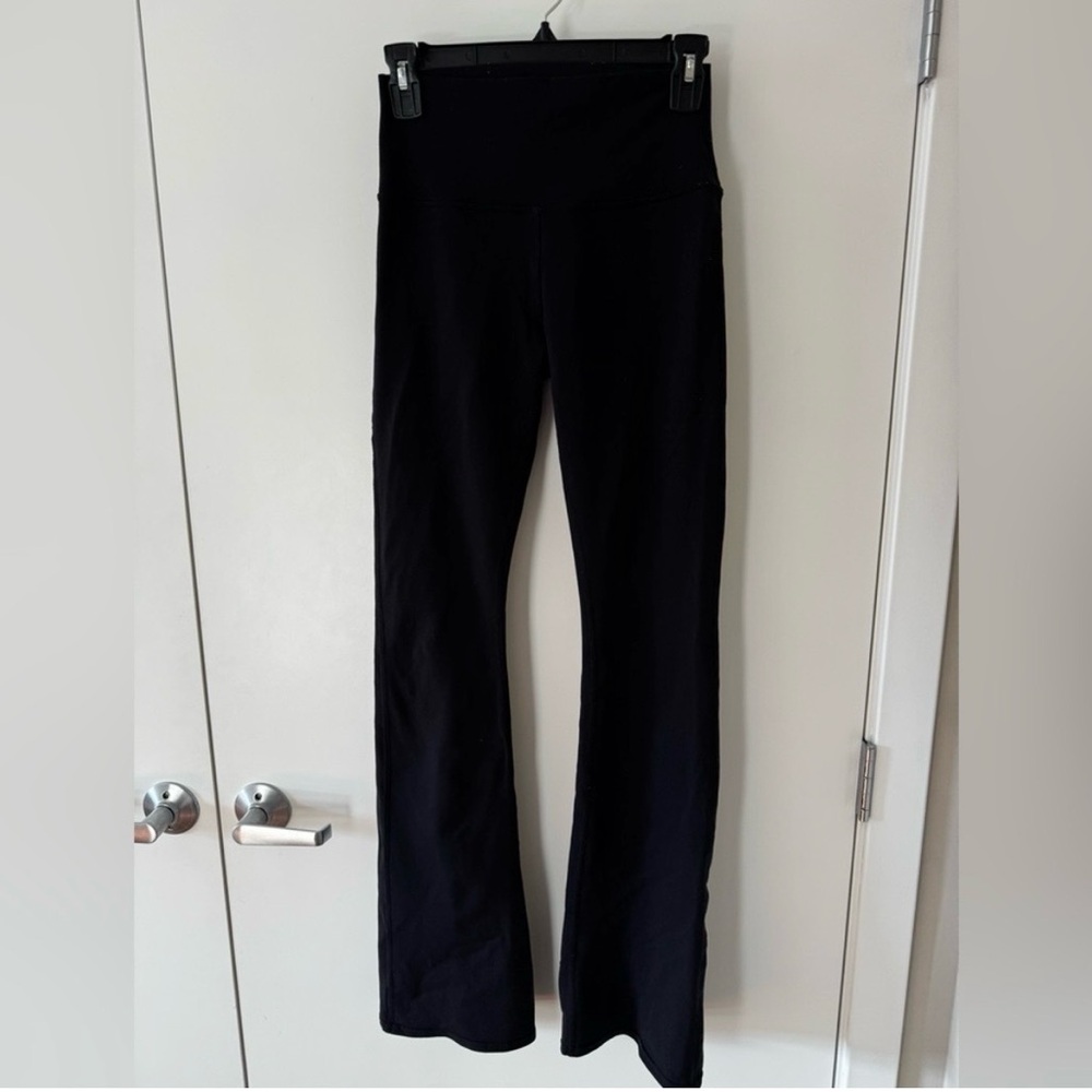 ALO Yoga Airbrush High-Waist Bootcut Legging - Black